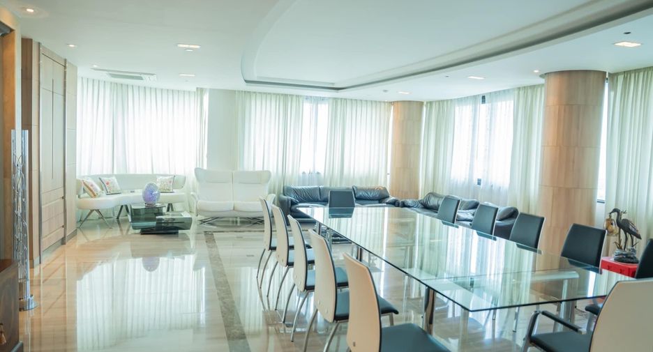 For rent 3 bedrooms condo in Yan Nawa, Bangkok