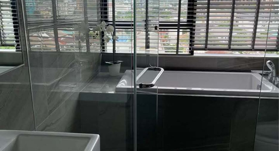 For rent 1 bed condo in Khlong Toei, Bangkok