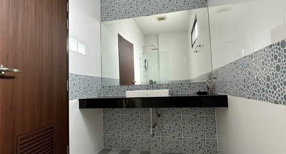 For sale 4 ベッドルーム house in Bang Kapi, Bangkok