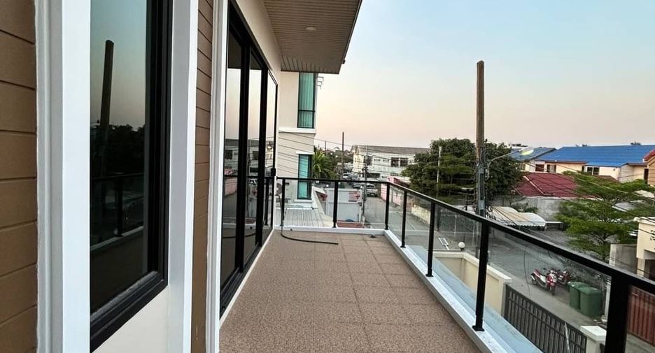 For sale 4 ベッドルーム house in Bang Kapi, Bangkok