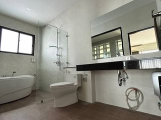 For sale 4 bedrooms house in Bang Kapi, Bangkok