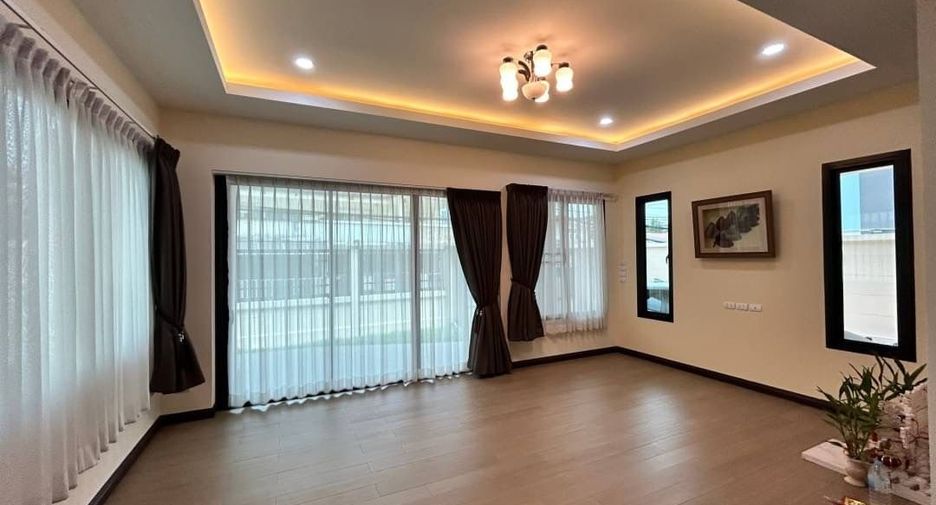 For sale 4 ベッドルーム house in Bang Kapi, Bangkok