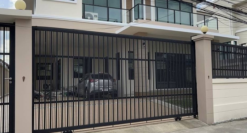 For sale 4 ベッドルーム house in Bang Kapi, Bangkok