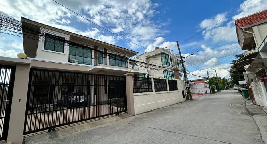 For sale 4 ベッドルーム house in Bang Kapi, Bangkok