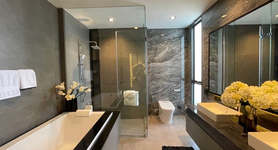 For rent 5 bedrooms house in Suan Luang, Bangkok