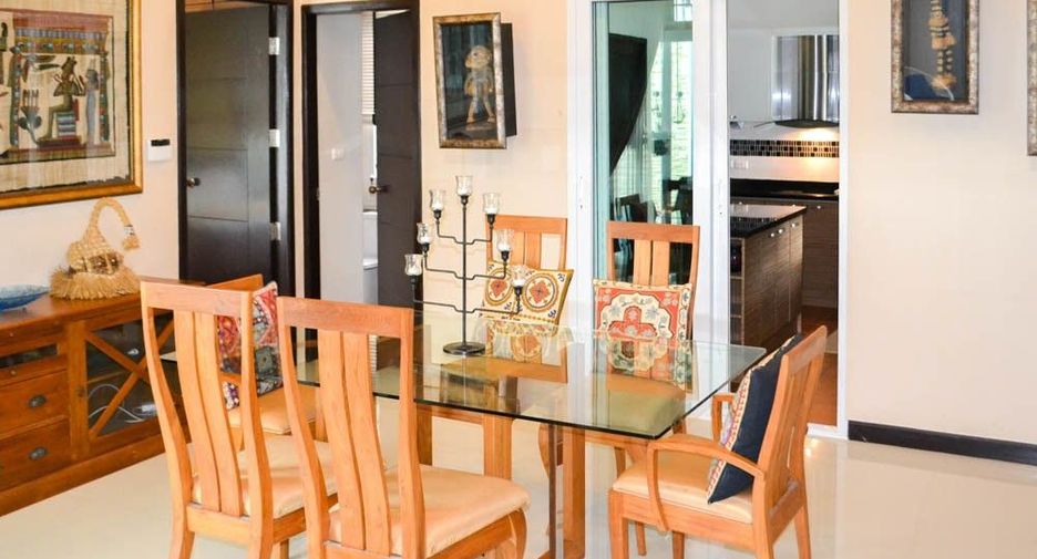 For rent 3 bedrooms villa in Bang Lamung, Chonburi