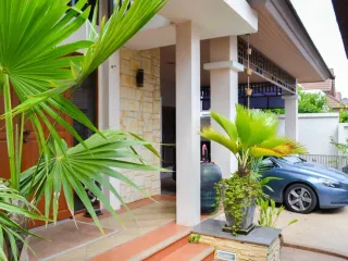 À louer 3 chambres villa à Bang Lamung, Chonburi