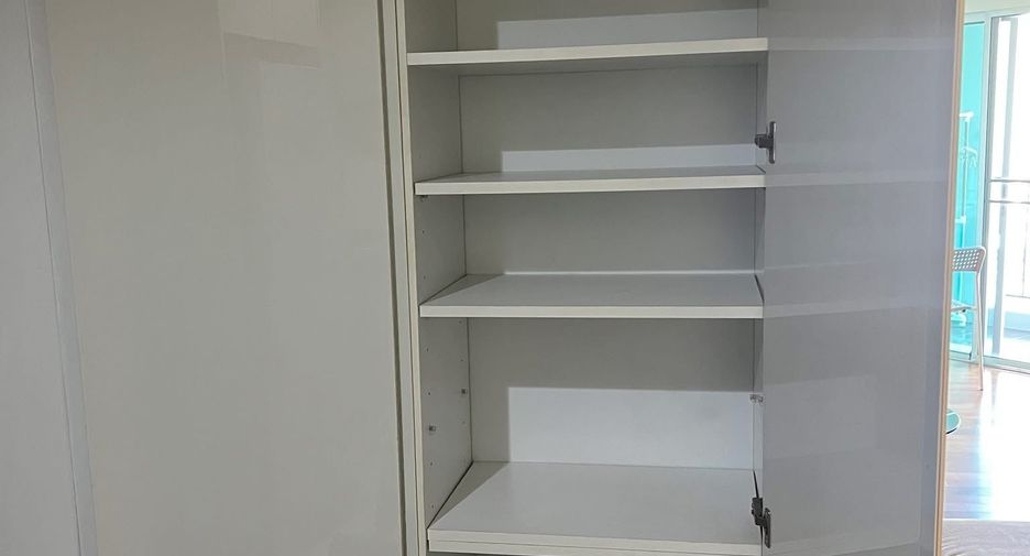 For rent 2 bedrooms condo in Huai Khwang, Bangkok