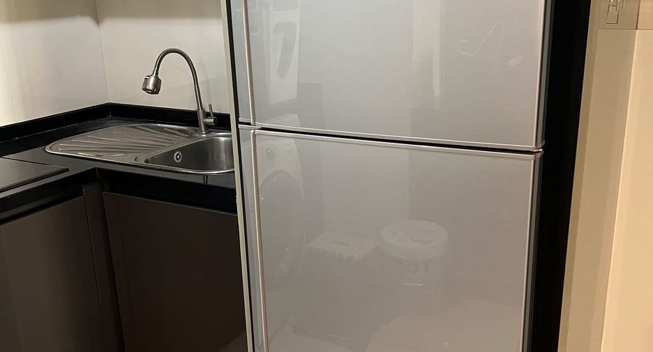 For rent 2 bedrooms condo in Huai Khwang, Bangkok