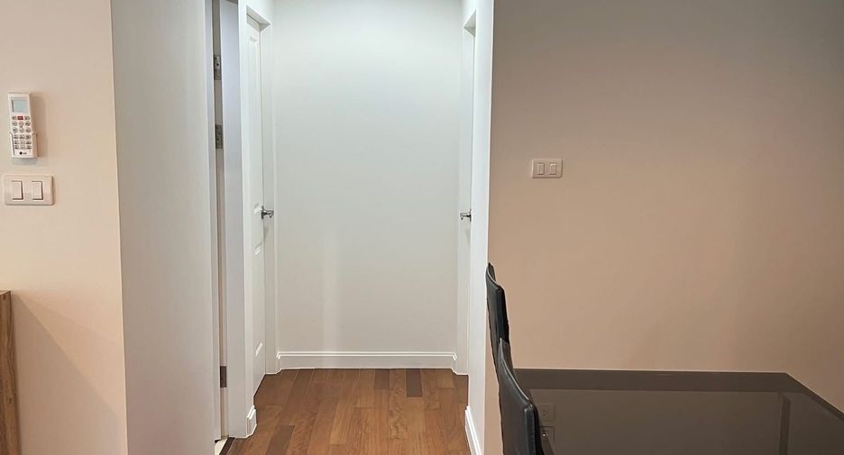 For rent 2 bedrooms condo in Huai Khwang, Bangkok