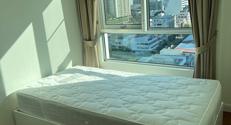For rent 2 bedrooms condo in Huai Khwang, Bangkok