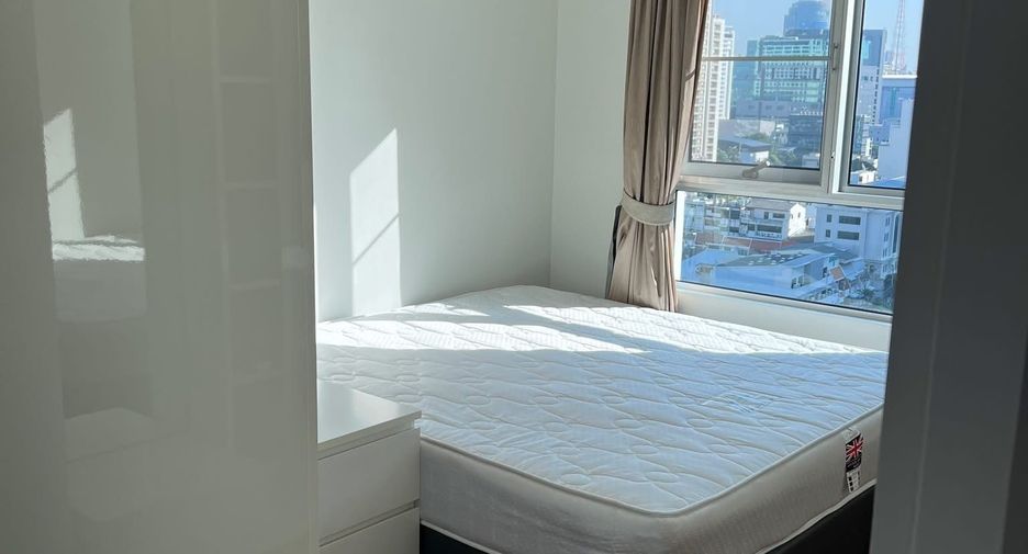 For rent 2 bedrooms condo in Huai Khwang, Bangkok
