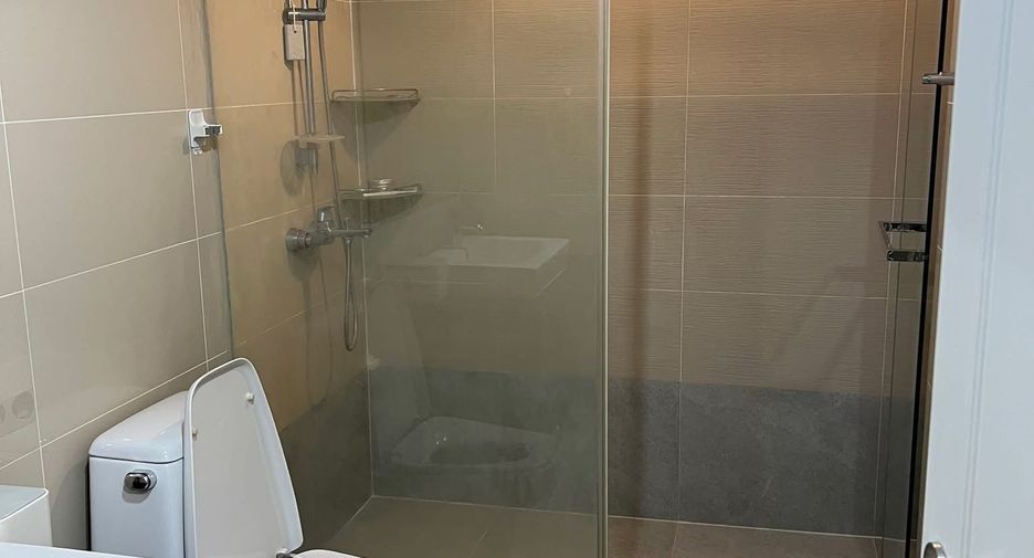 For rent 2 bedrooms condo in Huai Khwang, Bangkok