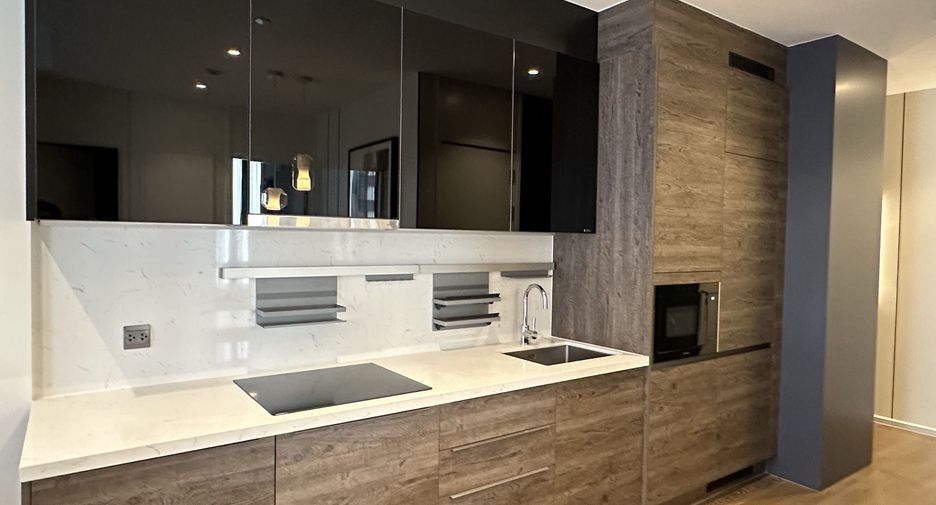 Wohnung zur Miete mit 2 Zimmer in Pathum Wan, Bangkok