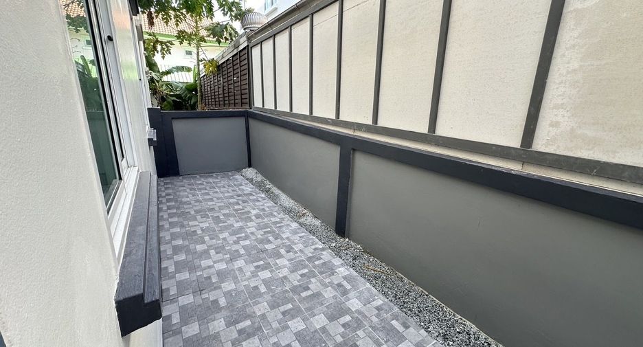 For sale 4 bedrooms house in Bang Phli, Samut Prakan