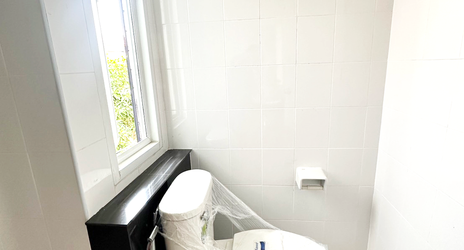 For sale 4 bedrooms house in Bang Phli, Samut Prakan
