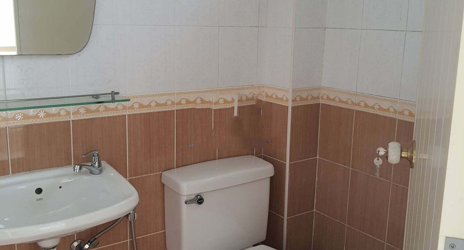 For sale 3 bedrooms townhouse in Si Racha, Chonburi