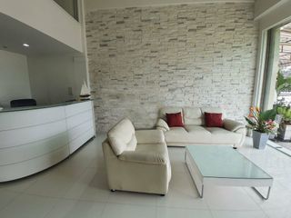 À vendre 3 chambres maison de ville à Si Racha, Chonburi