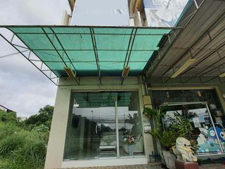 À vendre 3 chambres maison de ville à Si Racha, Chonburi