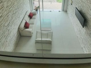 À vendre 3 chambres maison de ville à Si Racha, Chonburi