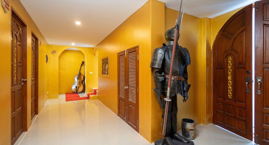 For sale 8 bedrooms villa in Kathu, Phuket
