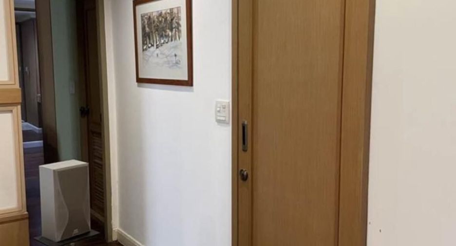 For rent 2 bedrooms condo in Yan Nawa, Bangkok