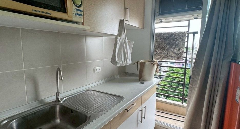 Wohnung zur Miete mit Studio in Watthana, Bangkok