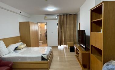 Wohnung zur Miete mit Studio in Watthana, Bangkok