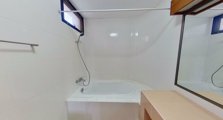 For rent 3 ベッドルーム condo in Watthana, Bangkok