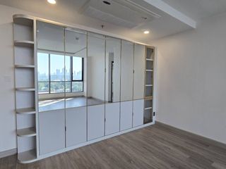For sale 3 bedrooms condo in Phaya Thai, Bangkok