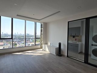 For sale 3 bedrooms condo in Phaya Thai, Bangkok