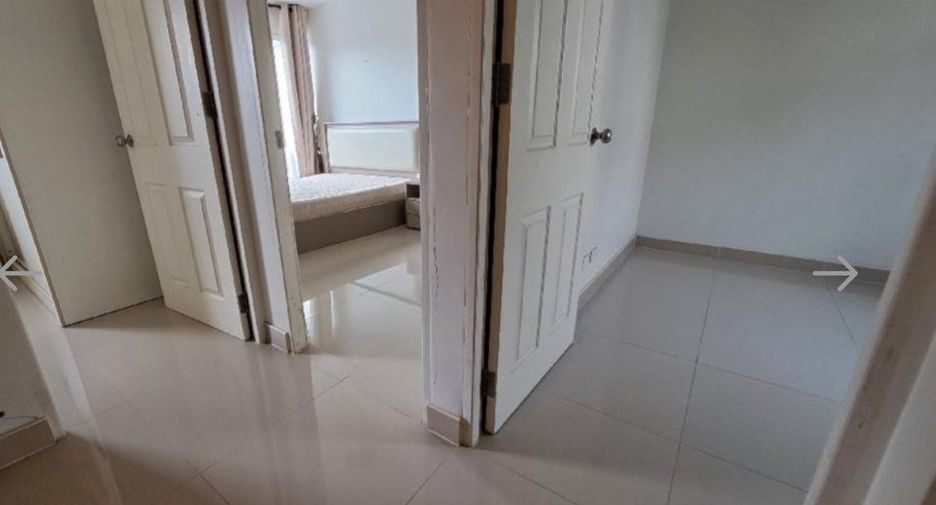 For rent 3 bedrooms townhouse in Lat Phrao, Bangkok
