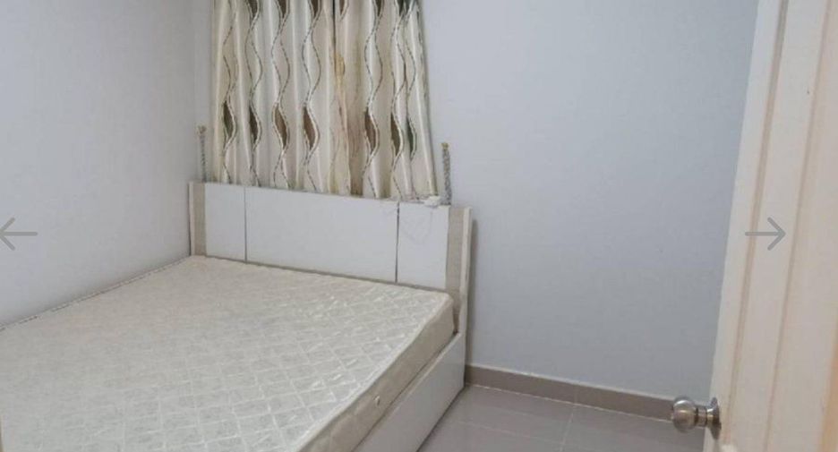 For rent 3 bedrooms townhouse in Lat Phrao, Bangkok