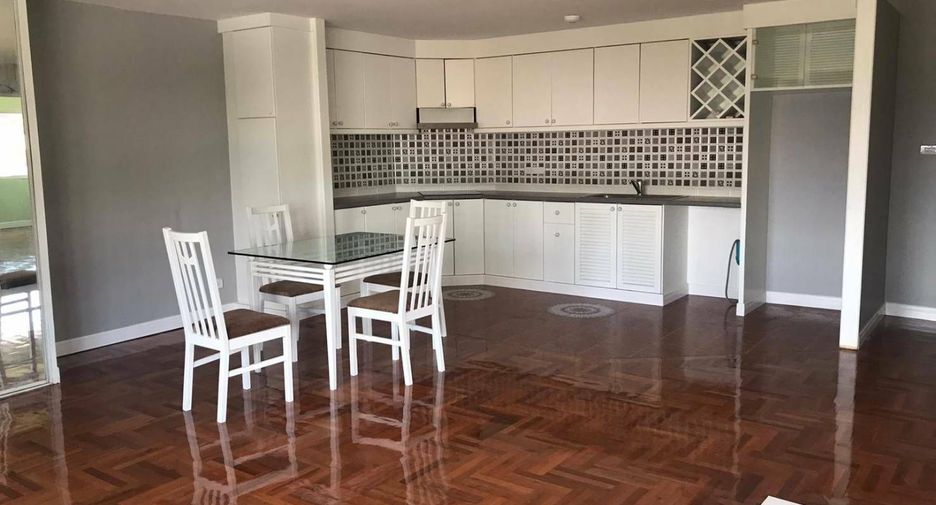 For rent 2 bedrooms condo in Watthana, Bangkok
