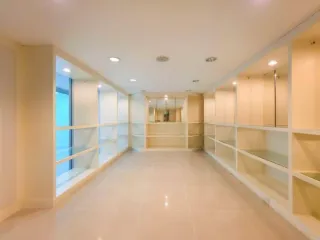 Аренда офис в Кхлонг Тоеи, Бангкок
