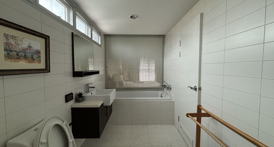 For rent 2 bedrooms condo in Phaya Thai, Bangkok
