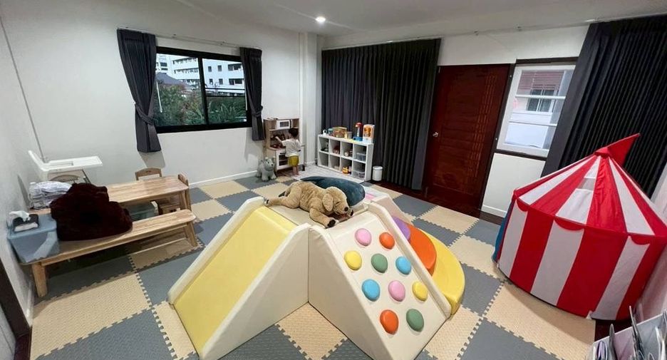 For sale 3 ベッドルーム townhouse in Chatuchak, Bangkok