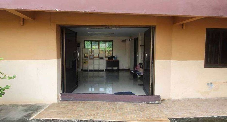 Gewerbefläche zum Kauf und zur Miete mit 3 Zimmer in Mueang Samut Prakan, Samut Prakan