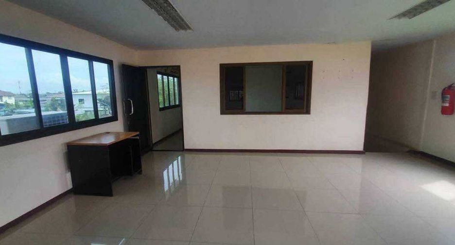 Gewerbefläche zum Kauf und zur Miete mit 3 Zimmer in Mueang Samut Prakan, Samut Prakan