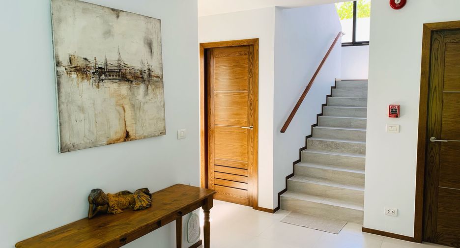 For rent 3 bedrooms villa in Mueang Phuket, Phuket