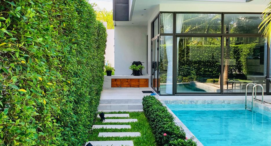 For rent 3 bedrooms villa in Mueang Phuket, Phuket