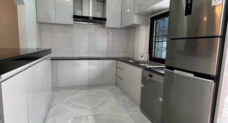 For rent 5 bedrooms villa in Bang Lamung, Chonburi