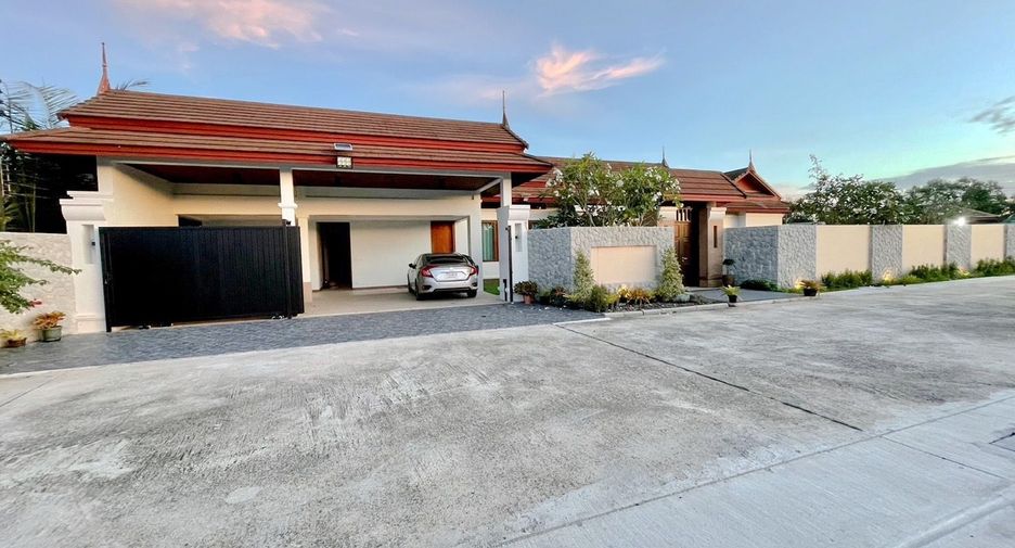 For rent 4 bedrooms villa in Mueang Phuket, Phuket