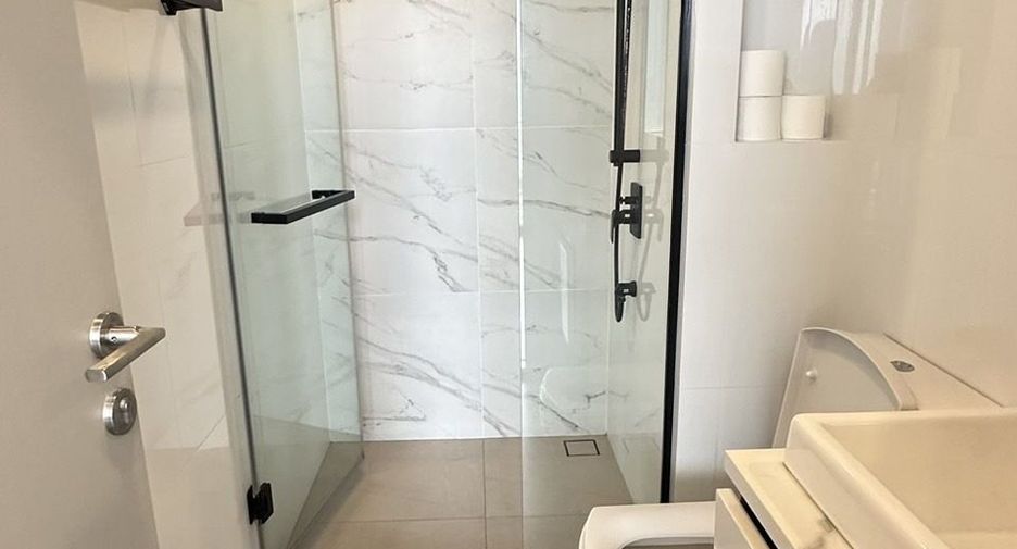 For rent 2 bedrooms condo in Phra Khanong, Bangkok