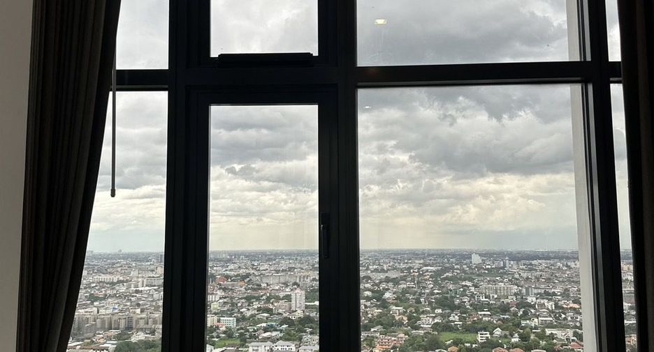 For rent 2 bedrooms condo in Phra Khanong, Bangkok
