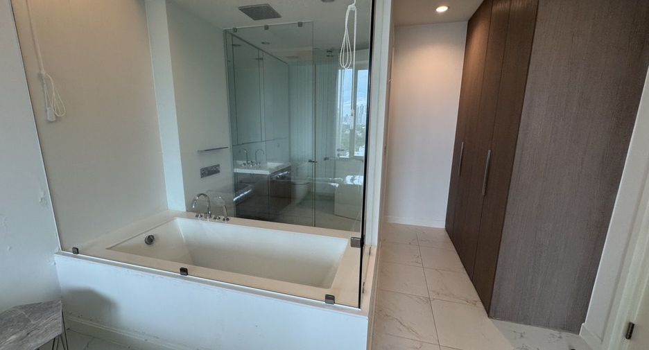 For rent 1 bed condo in Pathum Wan, Bangkok