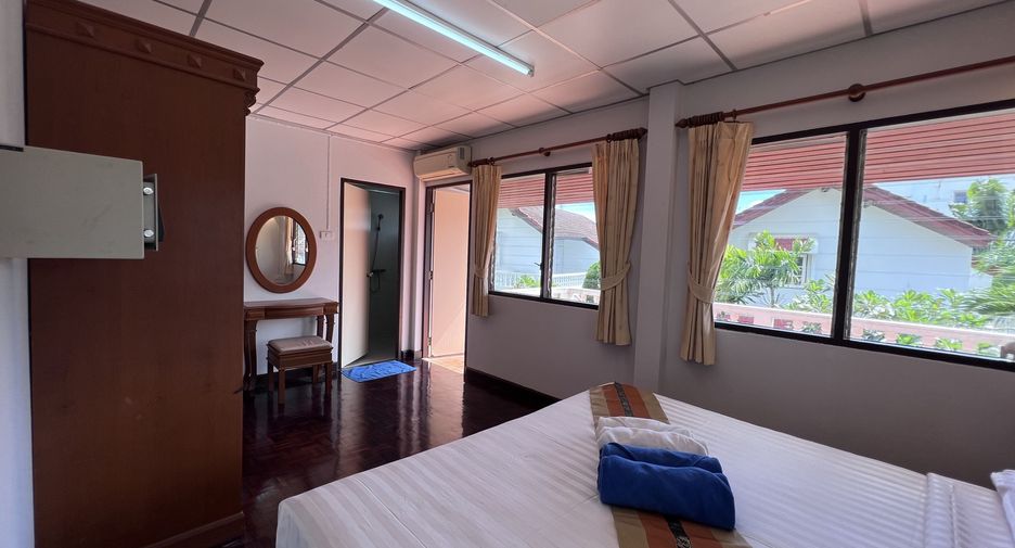 For rent 4 bedrooms villa in Mueang Phuket, Phuket