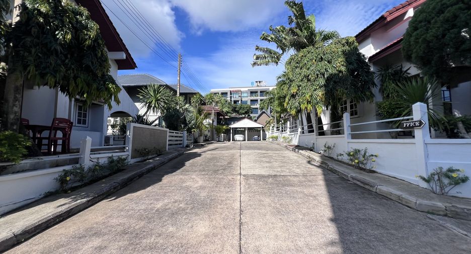For rent 4 bedrooms villa in Mueang Phuket, Phuket