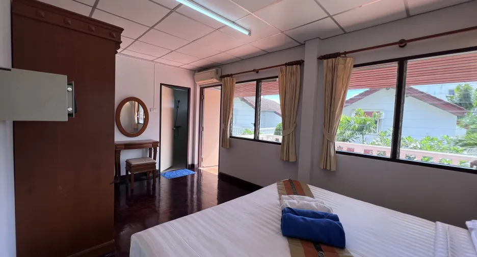 For rent 4 bedrooms villa in Mueang Phuket, Phuket
