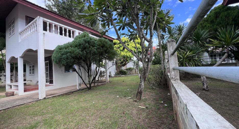 For rent 4 bedrooms villa in Mueang Phuket, Phuket